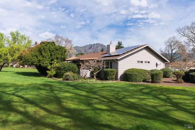 360 Twin Lakes Dr, Santa Rosa, CA 95409