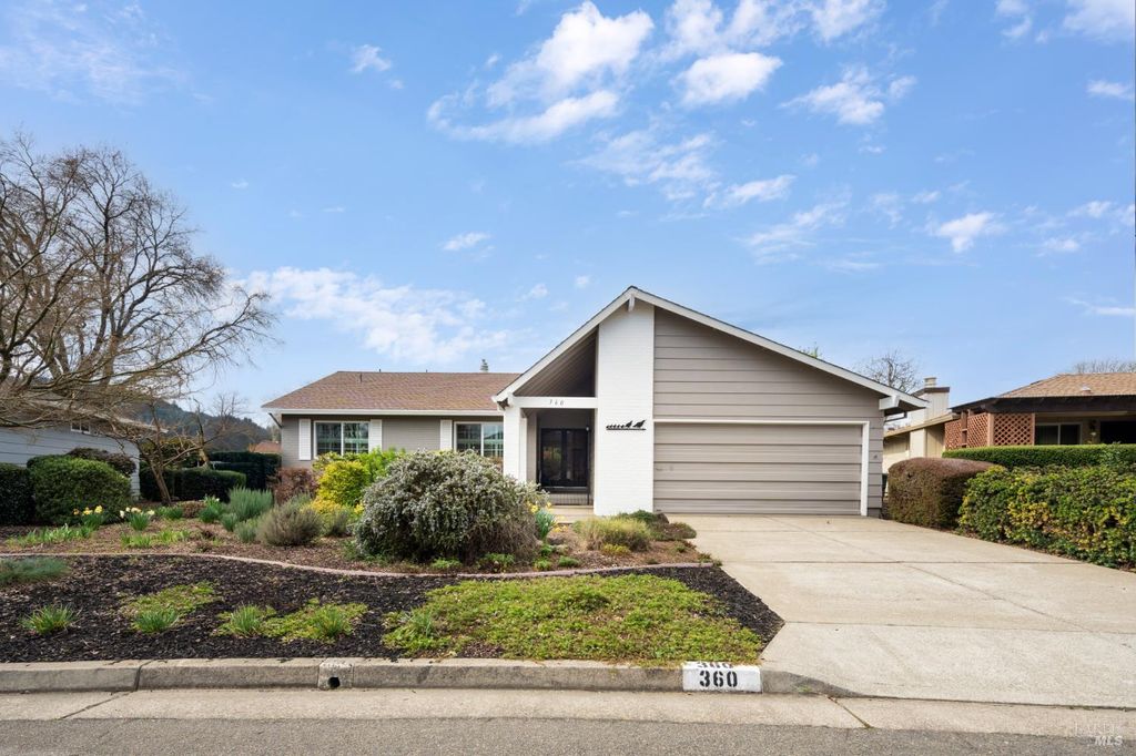 360 Twin Lakes Dr, Santa Rosa, CA 95409