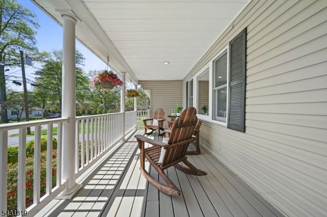 66 Linwood Ave, Midland Park Boro, NJ 07432