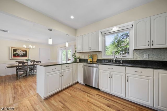 66 Linwood Ave, Midland Park Boro, NJ 07432
