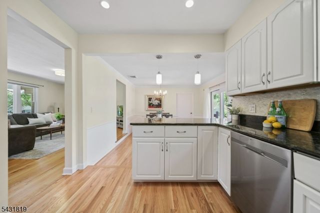 66 Linwood Ave, Midland Park Boro, NJ 07432
