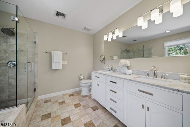 66 Linwood Ave, Midland Park Boro, NJ 07432