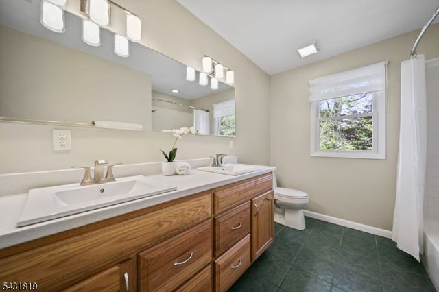 66 Linwood Ave, Midland Park Boro, NJ 07432