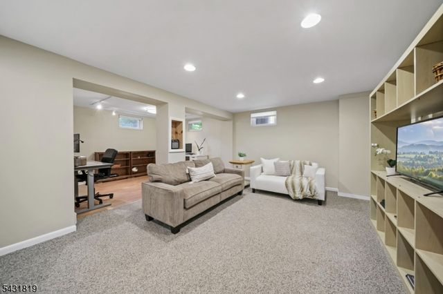 66 Linwood Ave, Midland Park Boro, NJ 07432