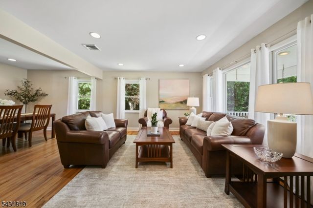 66 Linwood Ave, Midland Park Boro, NJ 07432