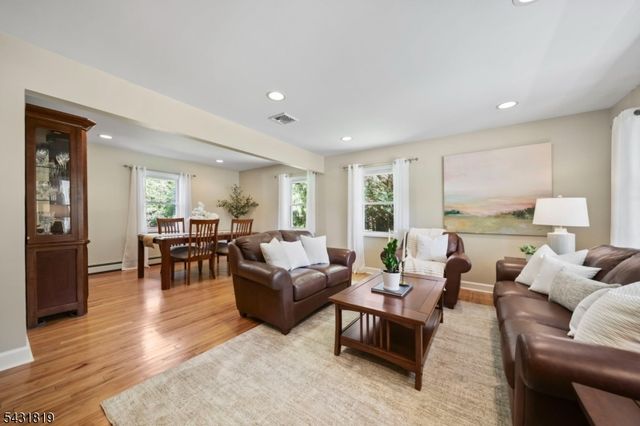 66 Linwood Ave, Midland Park Boro, NJ 07432