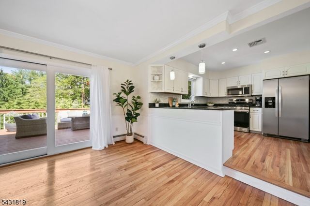 66 Linwood Ave, Midland Park Boro, NJ 07432