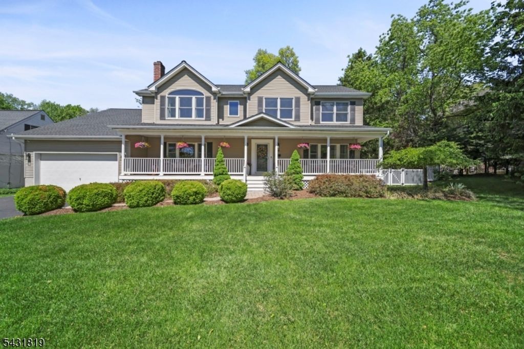66 Linwood Ave, Midland Park Boro, NJ 07432