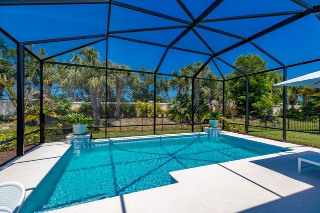2136 Falls Manor, Vero Beach, FL 32967