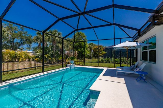 2136 Falls Manor, Vero Beach, FL 32967