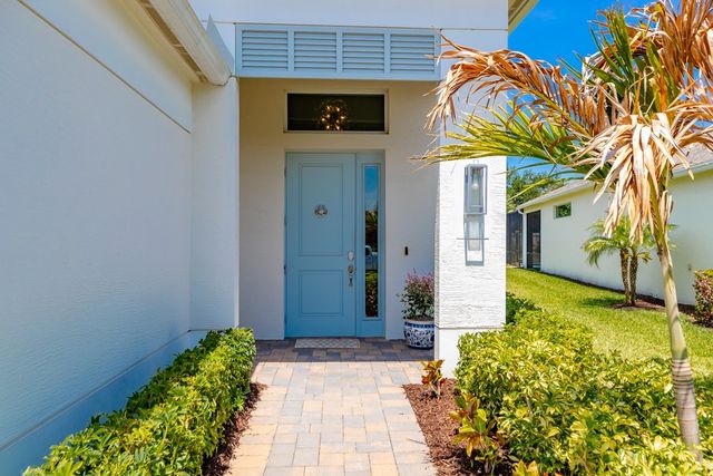 2136 Falls Manor, Vero Beach, FL 32967