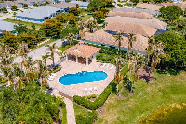 2136 Falls Manor, Vero Beach, FL 32967