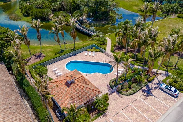 2136 Falls Manor, Vero Beach, FL 32967