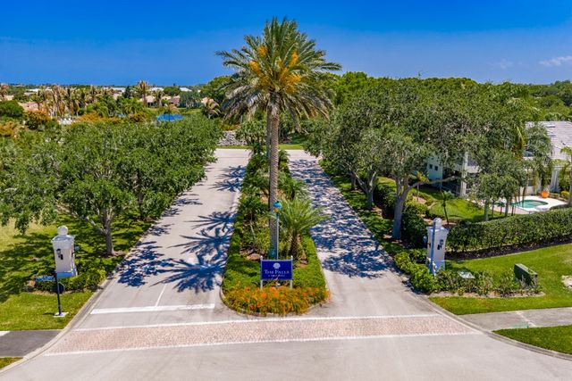 2136 Falls Manor, Vero Beach, FL 32967