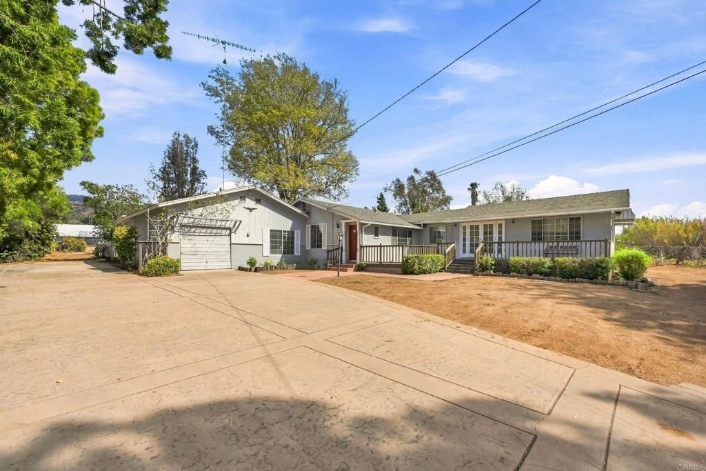1045 Warmlands Avenue, Vista, CA 92084 — photo 2