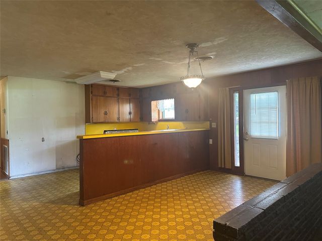 112 Raven Street, Clute, TX 77531