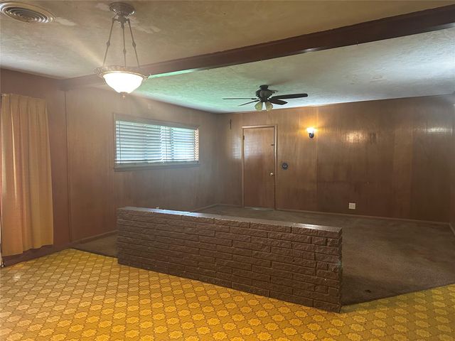 112 Raven Street, Clute, TX 77531