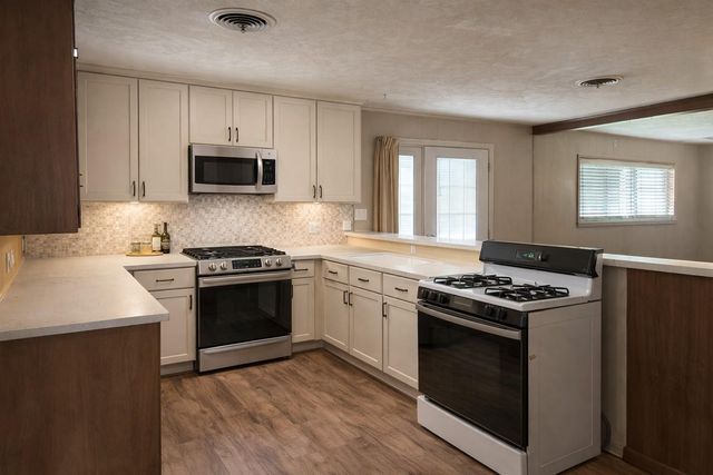 112 Raven Street, Clute, TX 77531