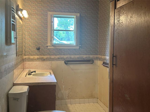 112 Raven Street, Clute, TX 77531