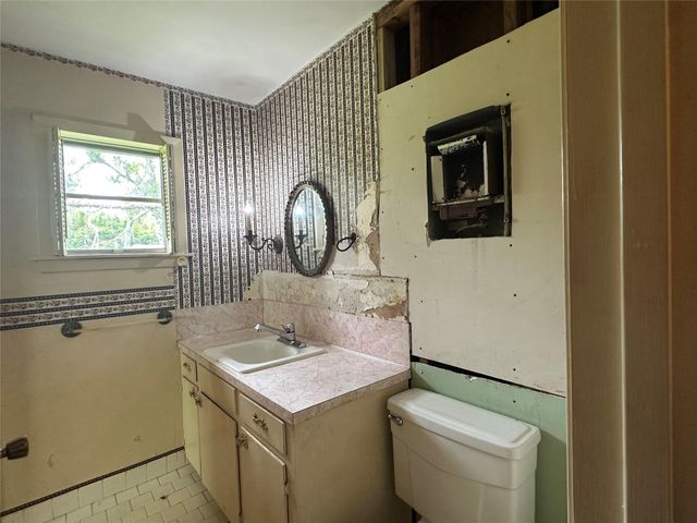 112 Raven Street, Clute, TX 77531