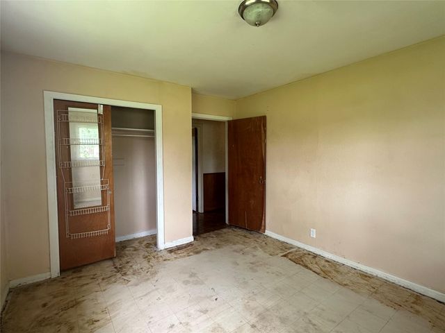 112 Raven Street, Clute, TX 77531