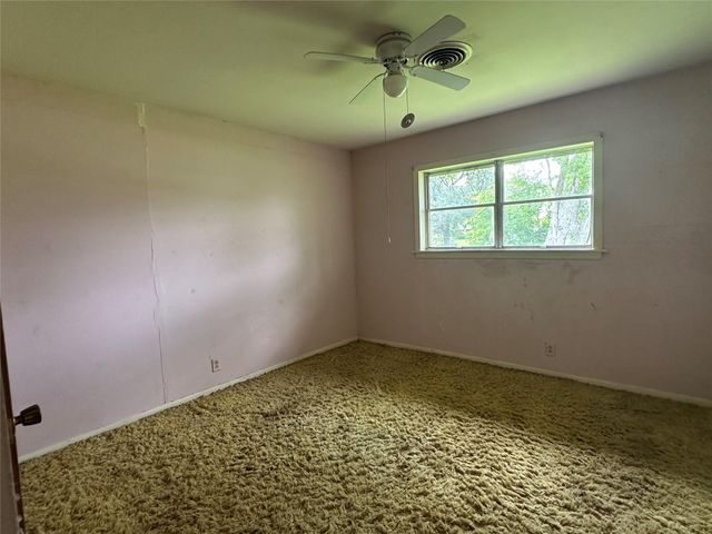 112 Raven Street, Clute, TX 77531