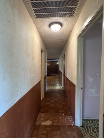 112 Raven Street, Clute, TX 77531