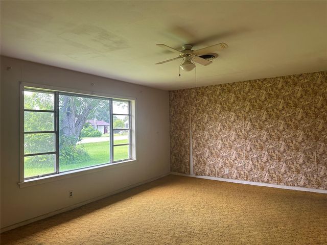 112 Raven Street, Clute, TX 77531