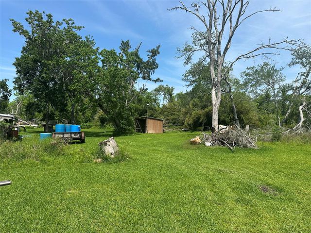 112 Raven Street, Clute, TX 77531