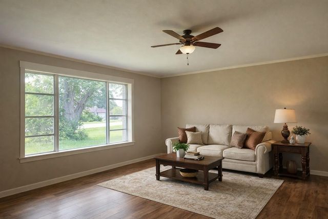 112 Raven Street, Clute, TX 77531