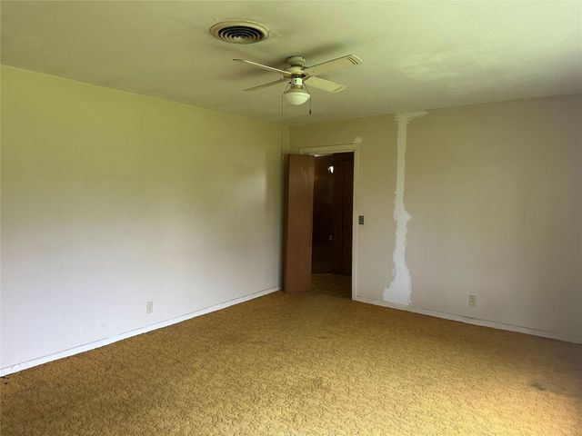 112 Raven Street, Clute, TX 77531