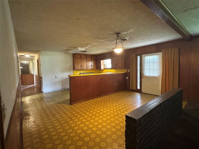 112 Raven Street, Clute, TX 77531