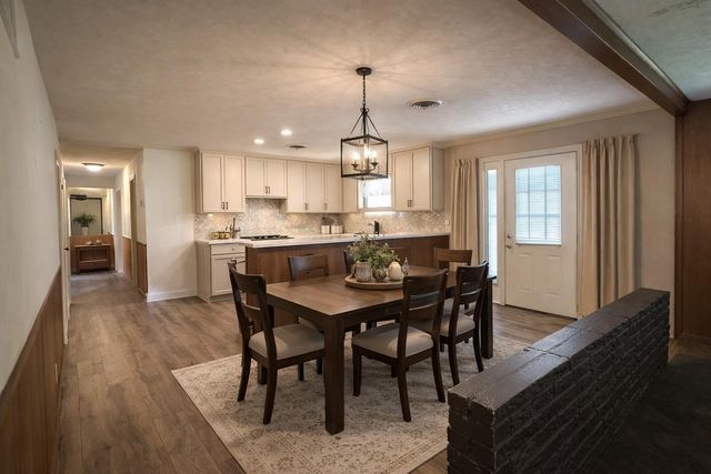 112 Raven Street, Clute, TX 77531