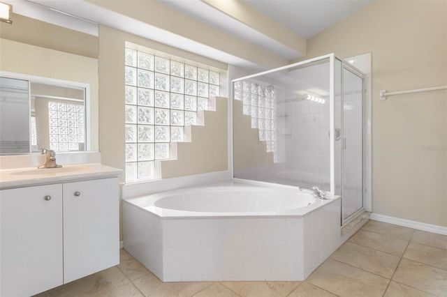 60 VILLA LAGO LANE, Ormond Beach, FL 32174