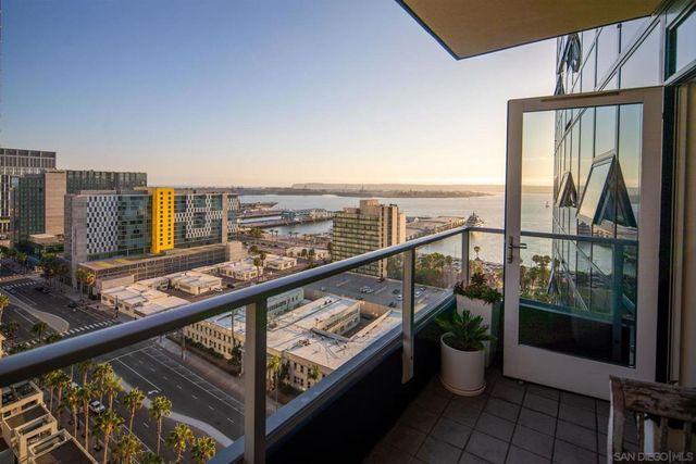 1325 Pacific Hwy 1902, San Diego, CA 92101