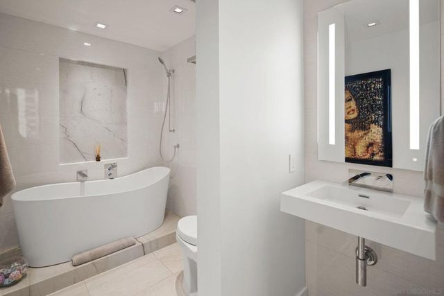 1325 Pacific Hwy 1902, San Diego, CA 92101