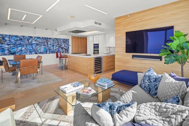 1325 Pacific Hwy 1902, San Diego, CA 92101