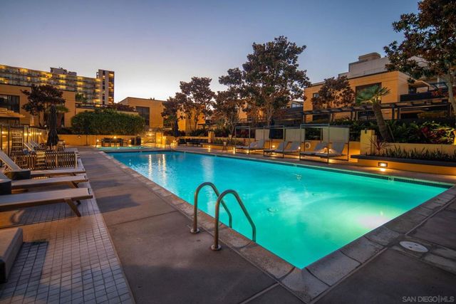 1325 Pacific Hwy 1902, San Diego, CA 92101