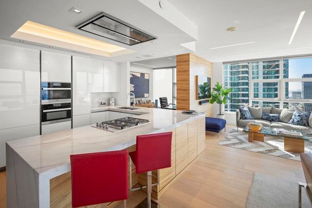 1325 Pacific Hwy 1902, San Diego, CA 92101