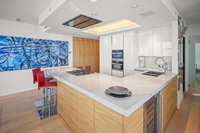 1325 Pacific Hwy 1902, San Diego, CA 92101