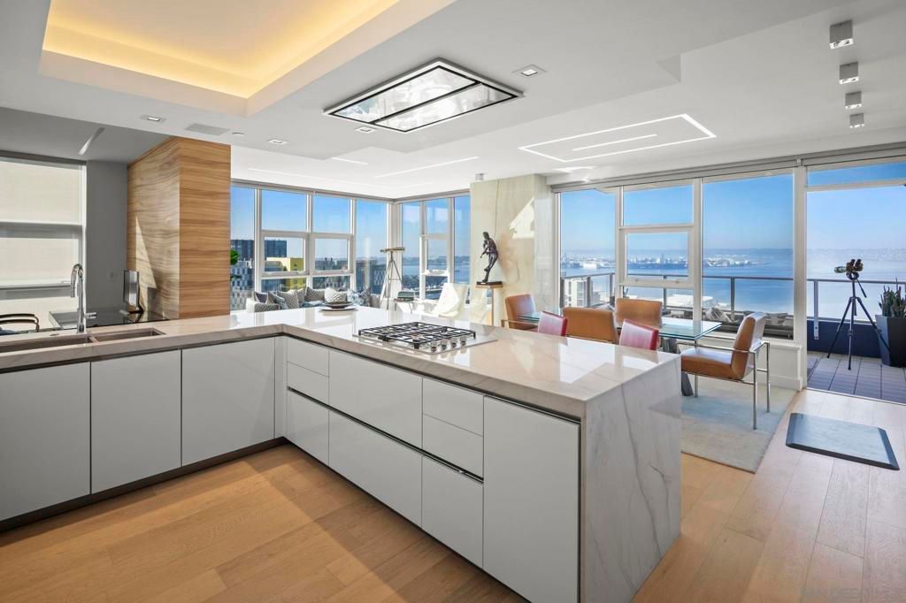 1325 Pacific Hwy 1902, San Diego, CA 92101