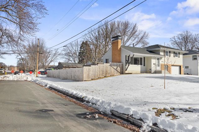 7720 Viewcrest Lane, New Hope, MN 55427