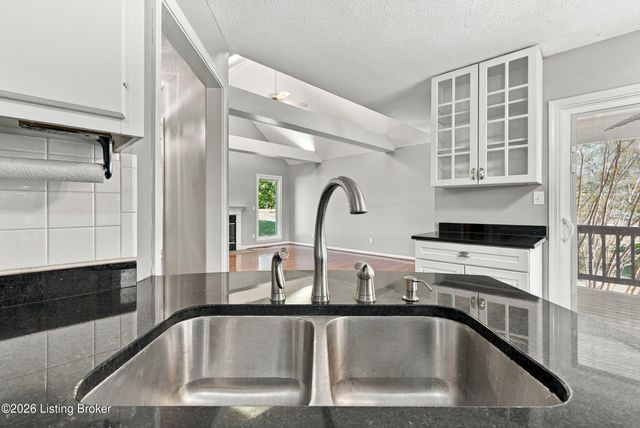 2225 Hochstrasser Rd, Fisherville, KY 40023