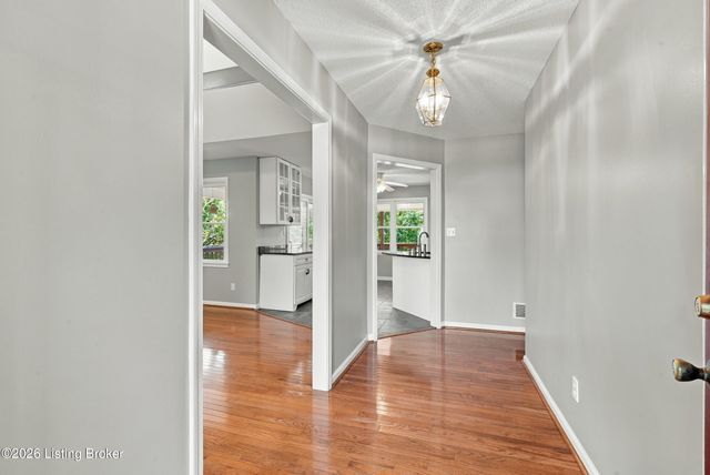 2225 Hochstrasser Rd, Fisherville, KY 40023