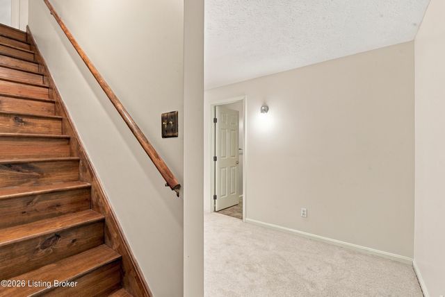 2225 Hochstrasser Rd, Fisherville, KY 40023