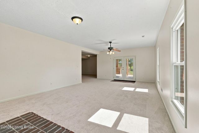 2225 Hochstrasser Rd, Fisherville, KY 40023
