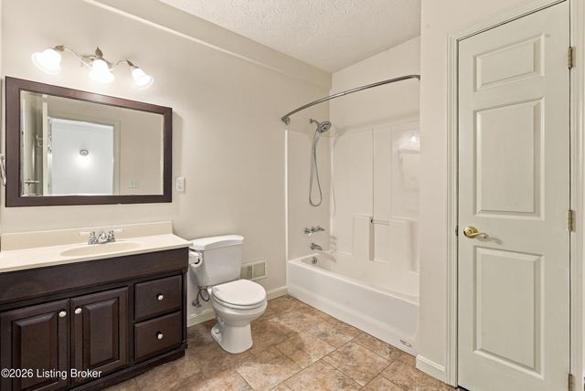 2225 Hochstrasser Rd, Fisherville, KY 40023