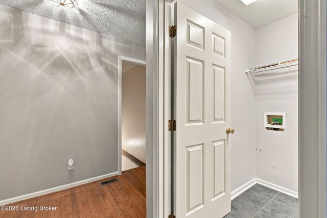 2225 Hochstrasser Rd, Fisherville, KY 40023