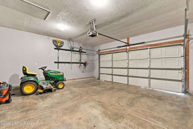 2225 Hochstrasser Rd, Fisherville, KY 40023
