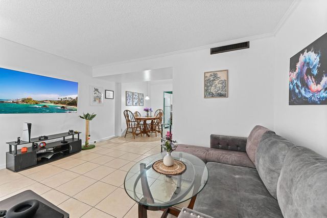 803 W Oakland Park Boulevard A7, Oakland Park, FL 33311